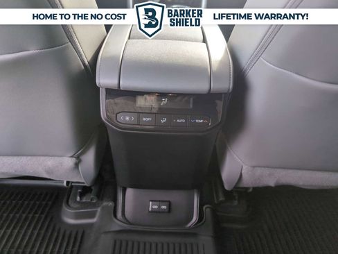 Used 2024 Toyota Highlander XLE FWD image 22
