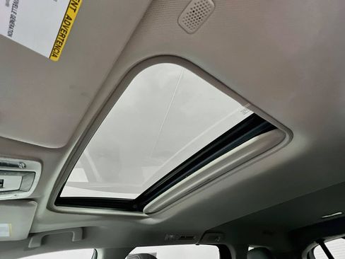 Certified 2023 Toyota Sienna XLE FWD image 19