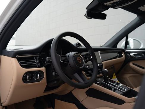 New 2026 Porsche Macan image 4