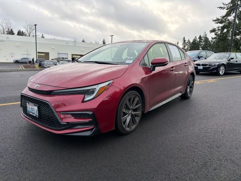 Used 2024 Toyota Corolla SE image 2