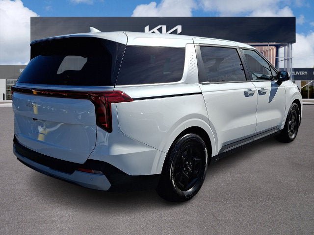 Certified 2026 Kia Carnival FWD image 6