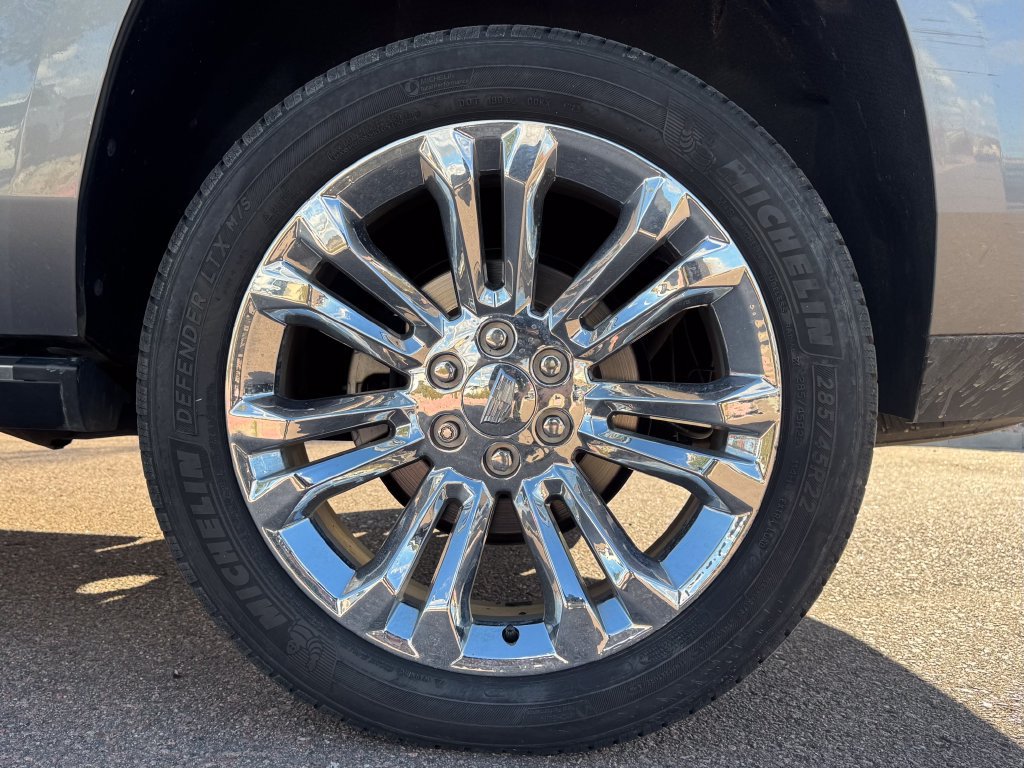 Used 2018 Cadillac Escalade Premium Luxury w/ LPO, Radiant Package AWD/4WD image 14