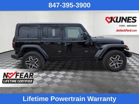 Used 2025 Jeep Wrangler Unlimited Sahara AWD/4WD image 8