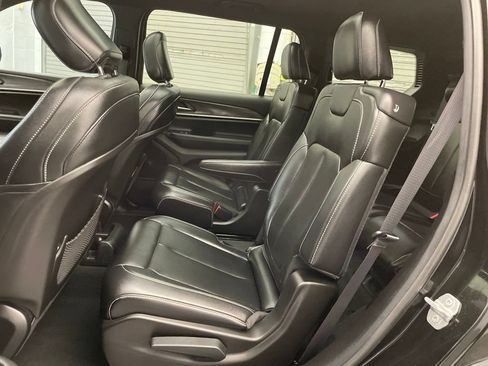 Certified 2024 Jeep Grand Cherokee L Limited AWD/4WD image 23