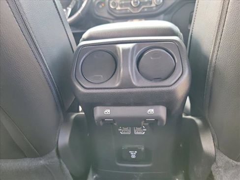 Used 2022 Jeep Wrangler Unlimited Sahara image 18