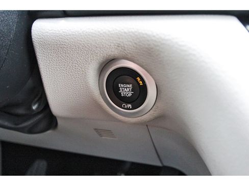 Used 2020 Chrysler Pacifica Limited w/ Advanced Safetytec Group FWD image 21