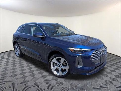 Certified 2025 Audi Q5 Premium w/ Premium Plus AWD/4WD image 1