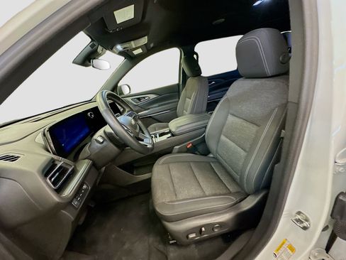 Used 2024 Chevrolet Traverse LT image 13