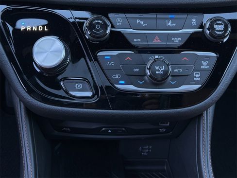 New 2026 Chrysler Pacifica Pinnacle image 15