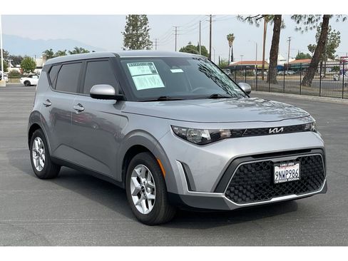 Used 2025 Kia Soul LX w/ LX Technology Package image 8