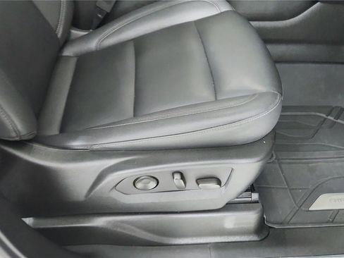 Used 2023 Chevrolet Tahoe Z71 w/ Luxury Package AWD/4WD image 24