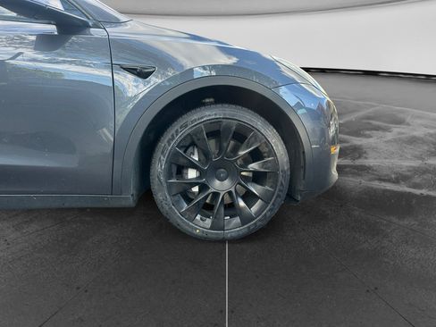 Used 2022 Tesla Model Y Long Range AWD/4WD image 21