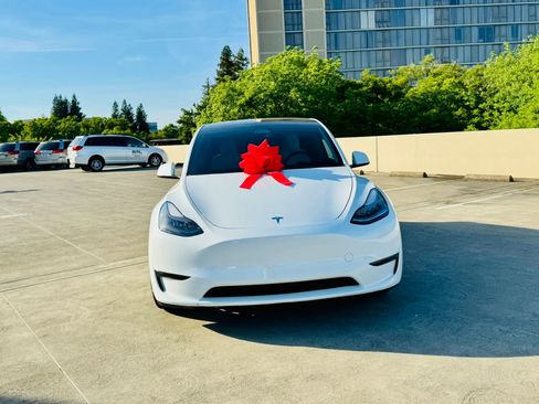 Used 2023 Tesla Model Y Performance AWD/4WD image 13