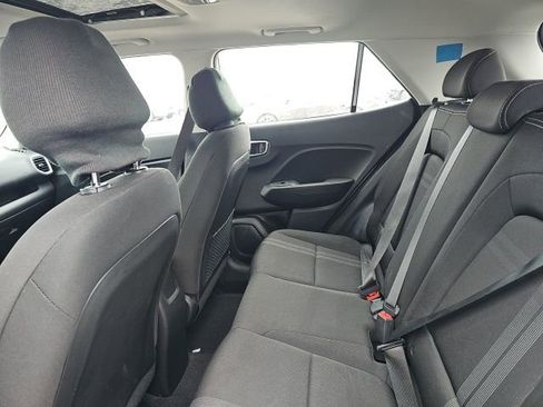 Used 2023 Hyundai Venue SEL image 19
