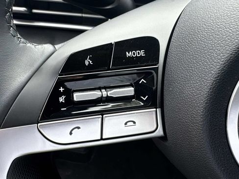 Certified 2023 Hyundai Elantra Limited FWD image 23
