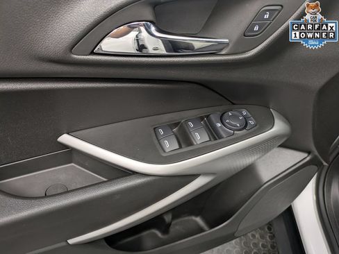 Used 2024 Chevrolet Trax RS w/ Sunroof Package FWD image 10