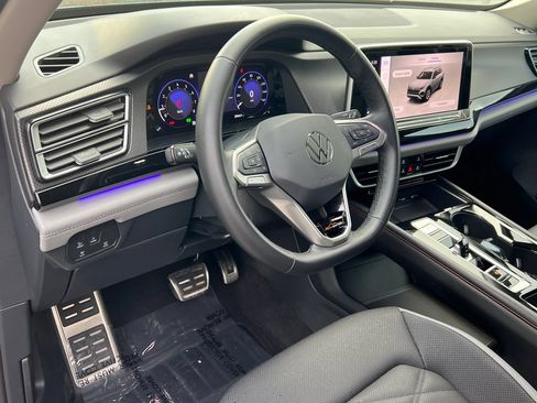 Used 2024 Volkswagen Atlas Peak Edition SE AWD/4WD image 24