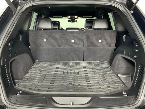 Used 2019 Jeep Grand Cherokee Altitude RWD image 24