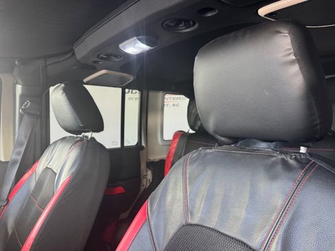 Used 2017 Jeep Wrangler Unlimited Sport w/ Quick Order Package 24S AWD/4WD image 10