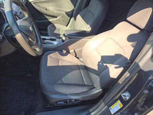 Used 2017 Chevrolet Malibu LT image 34