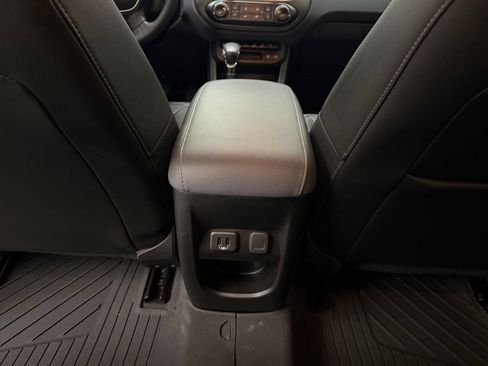 Used 2022 Chevrolet Colorado Z71 AWD/4WD image 27