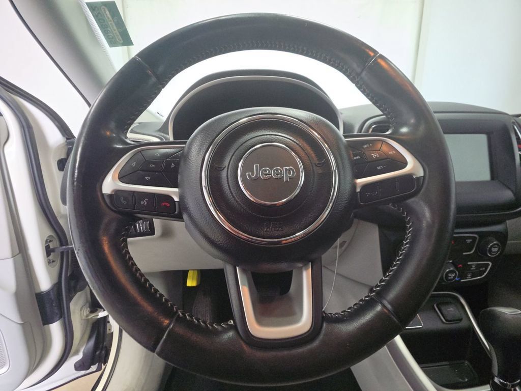 Used 2019 Jeep Compass Latitude FWD image 5