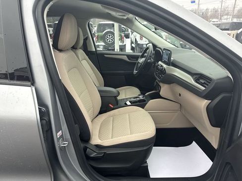Used 2022 Ford Escape SE w/ Cold Weather Package image 26