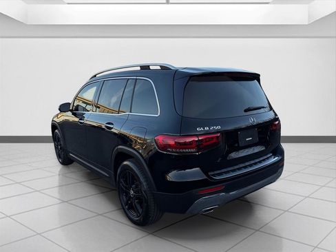 Used 2021 Mercedes-Benz GLB 250 4MATIC w/ Premium Package image 8