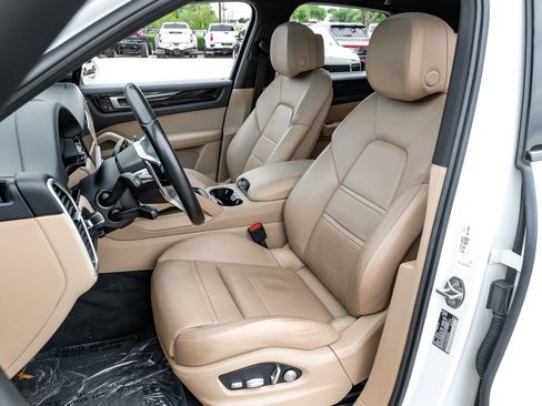 Used 2021 Porsche Cayenne AWD/4WD image 30