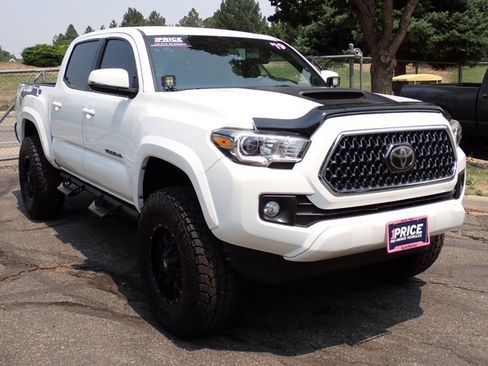 Used 2019 Toyota Tacoma TRD Sport AWD/4WD image 6