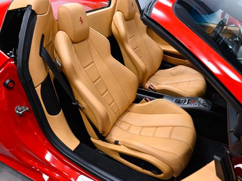 Used 2013 Ferrari 458 Spider RWD image 36