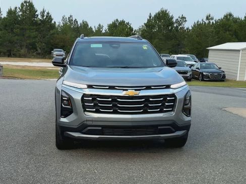 Used 2026 Chevrolet Equinox LT w/ Convenience Package II FWD image 3