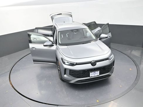 New 2026 Volkswagen Tiguan SE AWD/4WD image 30
