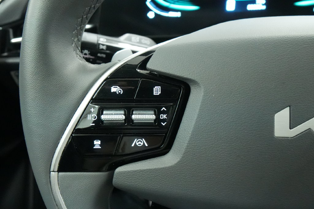 Used 2023 Kia Niro EX FWD image 34
