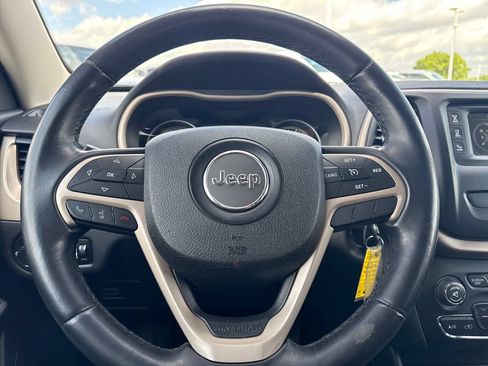 Used 2015 Jeep Cherokee Latitude FWD image 16