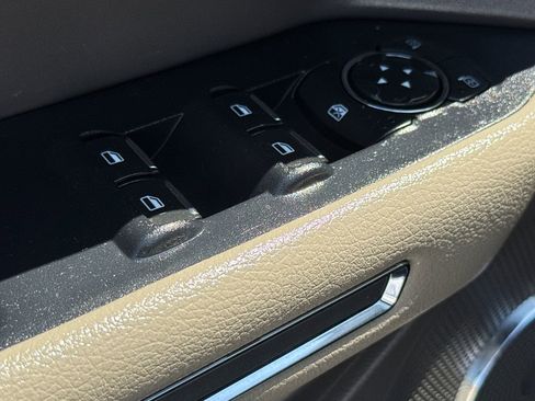 Used 2018 Ford Expedition XLT image 20