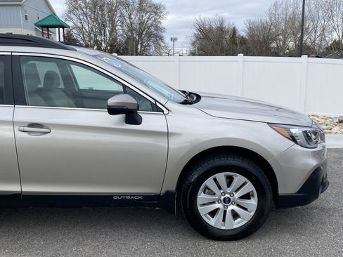 Used 2019 Subaru Outback 2.5i Premium w/ Popular Package #2 image 8