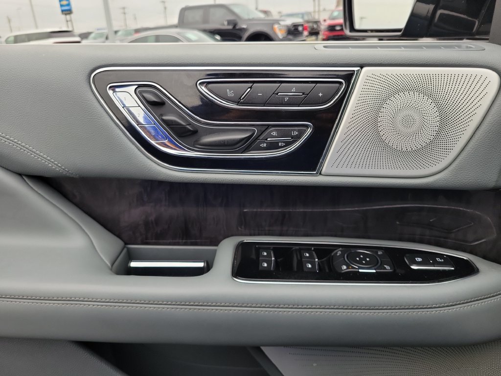 Certified 2019 Lincoln Navigator Reserve AWD/4WD image 20