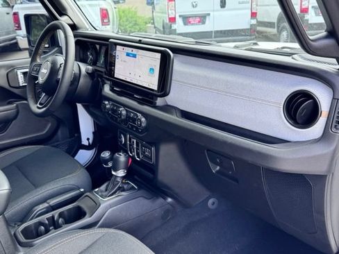 Used 2024 Jeep Wrangler Unlimited w/ Convenience Group AWD/4WD image 15