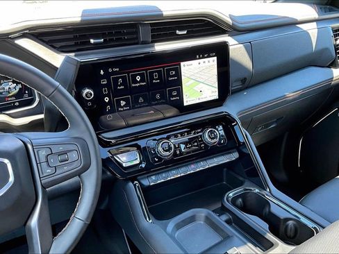 Used 2025 GMC Sierra 2500 AT4 w/ AT4 Premium Plus Package AWD/4WD image 6