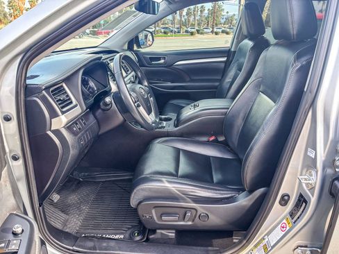 Used 2019 Toyota Highlander XLE image 20