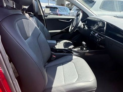 Certified 2025 Kia Niro SX Touring FWD image 11