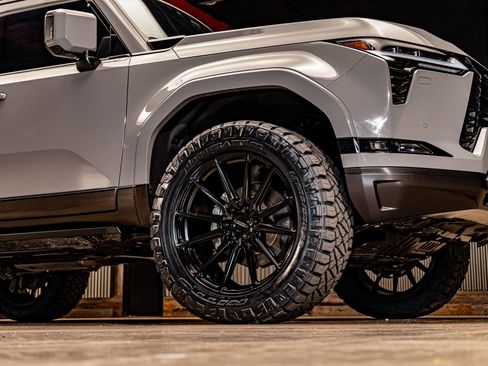 Used 2025 Lexus GX 550 image 16