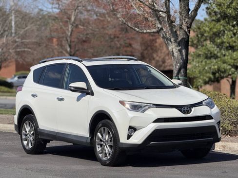 Used 2018 Toyota RAV4 Limited FWD image 3