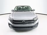 Used 2024 Volkswagen Jetta SE image 2