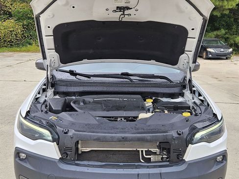 Used 2019 Jeep Cherokee Trailhawk image 13