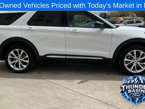 Used 2023 Ford Explorer Platinum w/ Technology Package AWD/4WD image 4
