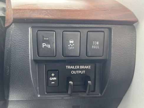 Used 2018 Toyota Tundra Limited w/ Limited Premium Package image 25