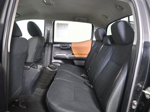 Used 2020 Toyota Tacoma SR5 AWD/4WD image 17
