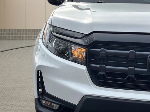 Used 2025 Honda Ridgeline Sport image 10